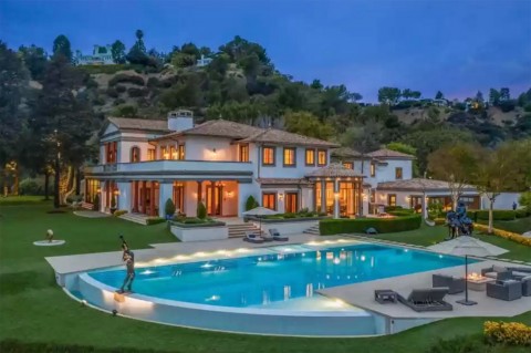 Penyanyi Adele Beli Rumah Sylvester Stallone di Beverly Hills Seharga Rp830 Miliar